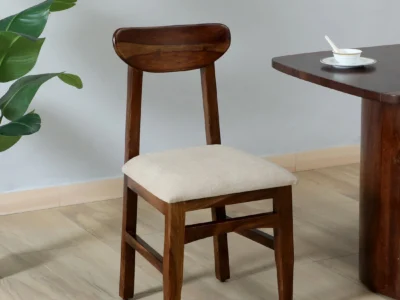 High Quality Dining Chair in Solid Wood with Sleek and Soft Design